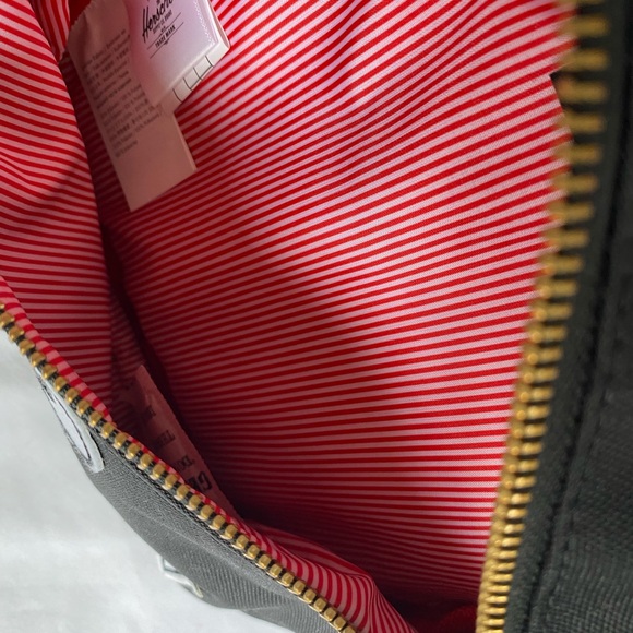 NWT Herschel Supply Company Black Belt Bag - Picture 4 of 4